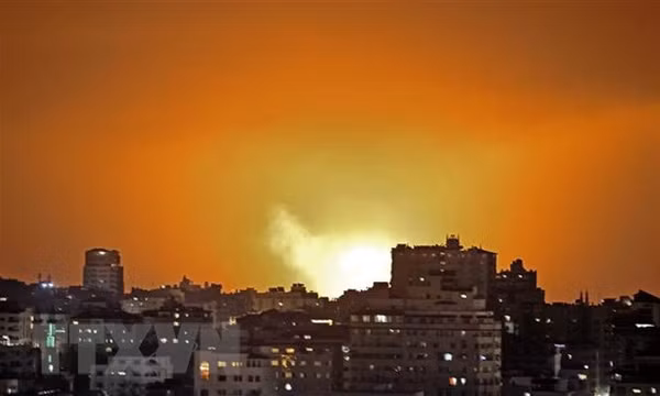 Israel tiến hành không kích Dải Gaza khiến 12 người thiệt mạng