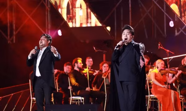 Tùng Dương khiến khán giả bất ngờ vì vừa hát opera lại chuyển ngay sang nhạc trẻ