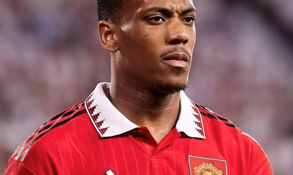 Man United nhận cú sốc về Martial