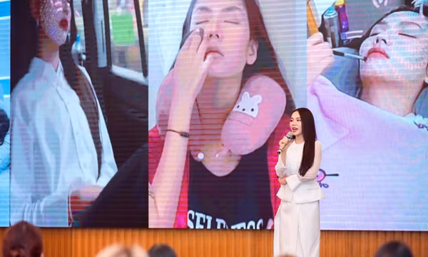 Đương kim Miss World Vietnam: Cô nàng “tắc kè hoa” thành MC của VTV