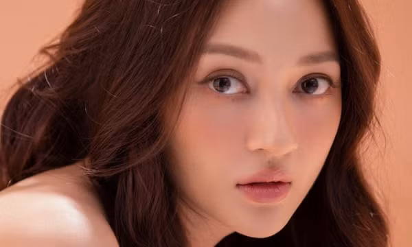 Bảo Anh lửng lơ