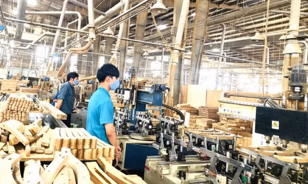 Khó khăn 'bủa vây' doanh nghiệp da giày, chế biến gỗ
