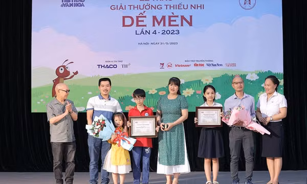 Nhà văn Trần Đức Tiến được trao giải Hiệp sĩ Dế Mèn 2023