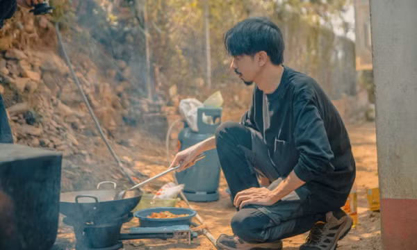 Đen Vâu ra MV 'Nấu ăn cho em' và hành trình lên vùng cao đầy nụ cười
