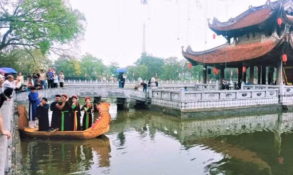 Quan họ đưa chân du khách về với đền Đô