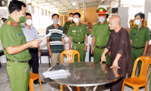 Sư 'dỏm' bị bắt vì đánh nhiều trẻ em