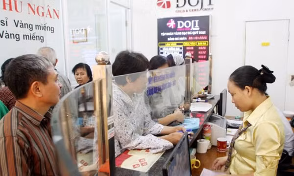 Vàng trong nước giảm theo thế giới, tỷ giá trung tâm tăng 5 đồng
