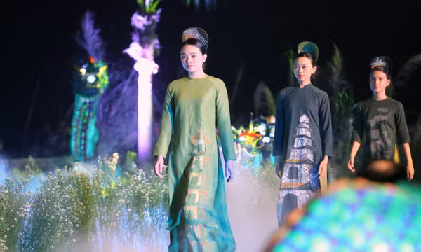 Rực rỡ Festival Áo dài bên bờ Vịnh Bái Tử Long