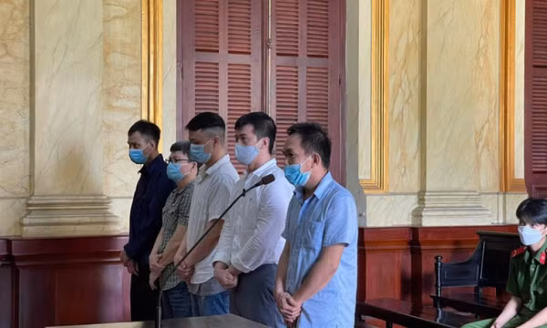 Tổ chức đánh bạc, 3 cán bộ và các đồng phạm lãnh án