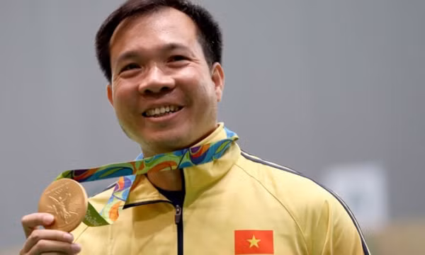 SEA Games 31: Hoàng Xuân Vinh, Ánh Viên rước đuốc trong lễ khai mạc