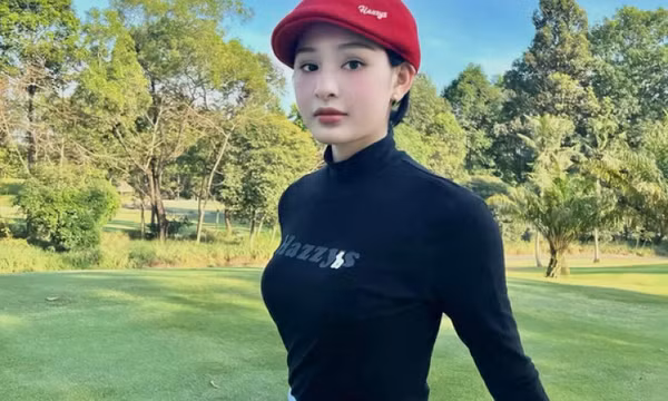 Ca sĩ Hiền Hồ công khai xin lỗi sau vụ lộ ảnh thân mật với người có gia đình