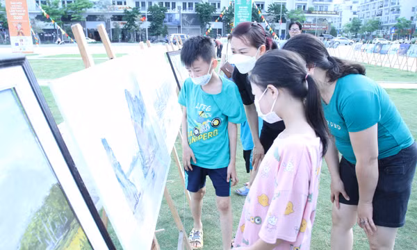 Triển lãm tranh ảnh nghệ thuật “Tôi yêu Hạ Long” 
