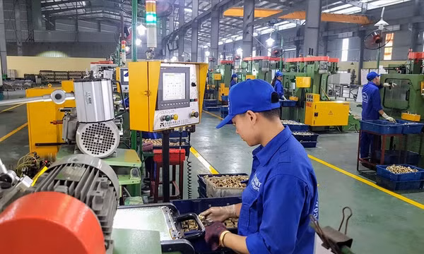 Tăng trưởng GDP năm 2022 có thể đạt trên 6,5%, dù nhiều thách thức