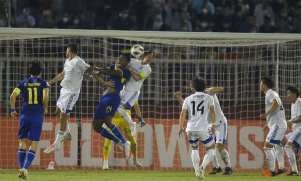 HAGL thua sát nút trận ra quân AFC Champions League