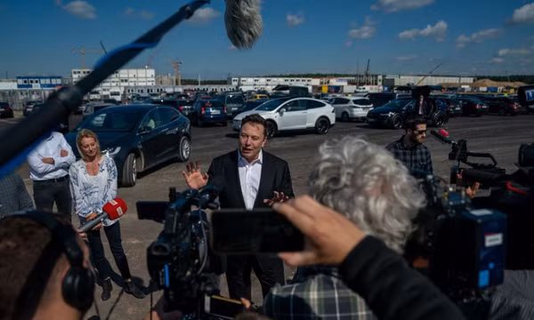 Liệu Elon Musk có thể lèo lái cả Tesla, SpaceX lẫn Twitter?