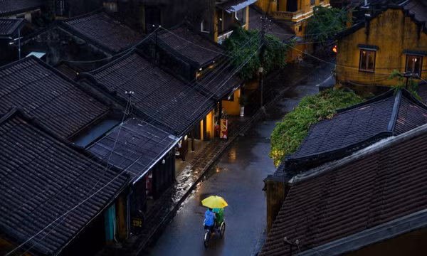 Mưa trên phố Hội