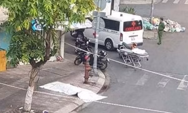 Người đàn ông chết bất thường trong vũng máu trên vỉa hè