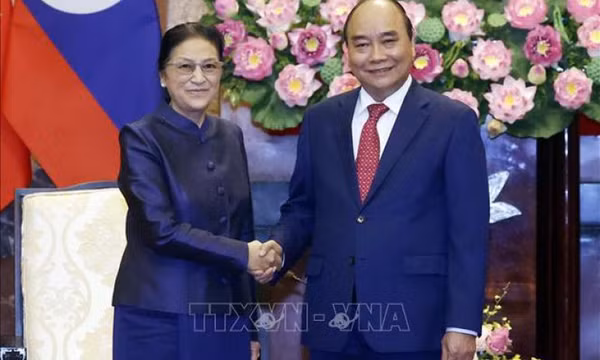 Chủ tịch nước Nguyễn Xuân Phúc tiếp xã giao Phó Chủ tịch nước Lào
