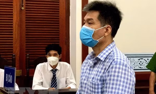 Phạt Nguyễn Hoài Nam 42 tháng tù về tội lợi dụng quyền tự do dân chủ