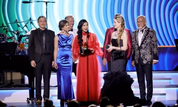 Ca sĩ gốc Việt đoạt giải Grammy