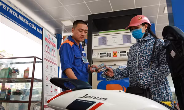 Lùi thời gian điều chỉnh giá xăng dầu