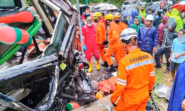 Tai nạn giao thông thảm khốc tại Indonesia khiến 16 người thiệt mạng
