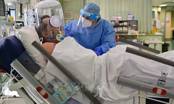 Đại dịch COVID-19 làm giảm tuổi thọ trung bình của người châu Âu