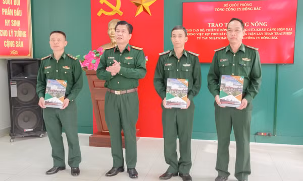 Thưởng “nóng” cho tập thể Đồn BP Cửa khẩu cảng Hòn Gai