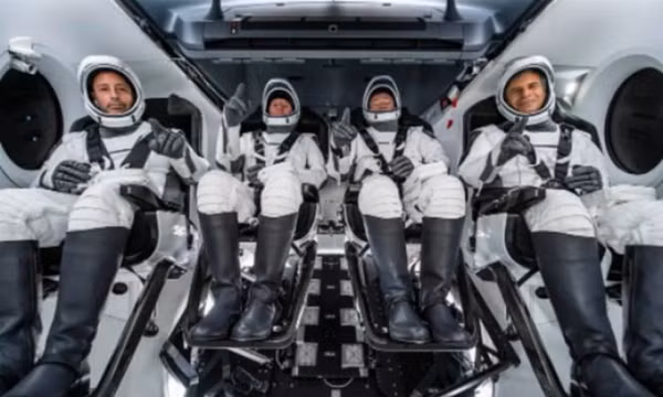 SpaceX đưa phi hành đoàn tư nhân đầu tiên lên Trạm Vũ trụ quốc tế