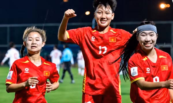 Hai siêu phẩm đá phạt giúp Việt Nam vào tứ kết Giải U17 nữ châu Á 2026