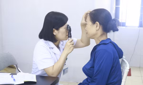 Bệnh viện Đa khoa tỉnh Quảng Ninh khám chữa bệnh lưu động tại phường Móng Cái 1