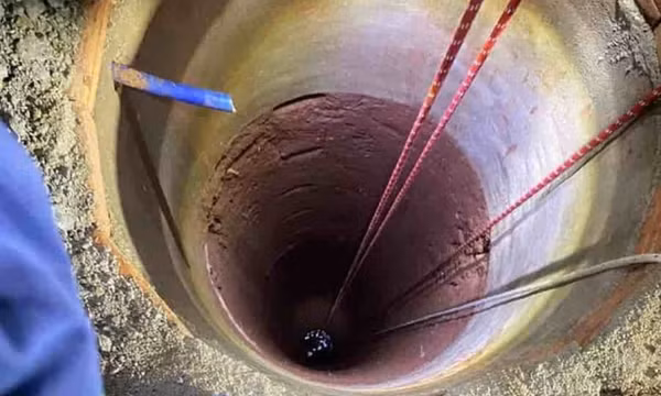 Cứu sống người phụ nữ nhặt ve chai bị tai nạn rơi xuống giếng nước sâu