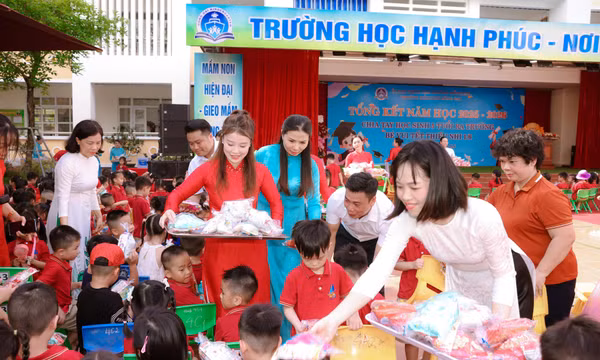 Vui tết thiếu nhi ở Trường Mầm non Hồng Gai