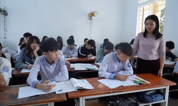 Học tại thôn đặc biệt khó khăn khác có được hỗ trợ chi phí học tập?
