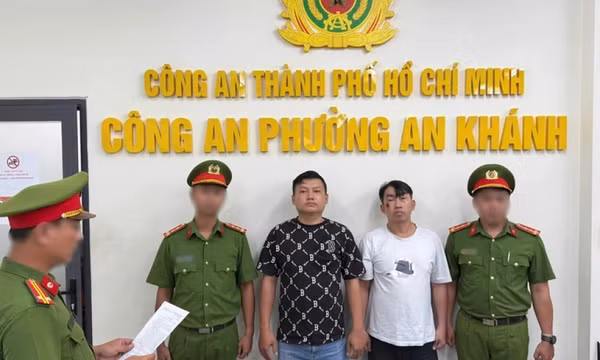 Bóp còi xin vượt gây ồn ào, hai người đàn ông đánh nhau trên đường bị Công an TP.HCM bắt tạm giam