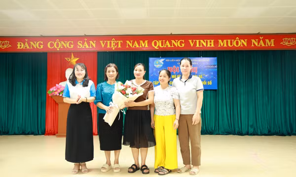 Ra mắt mô hình "Chi hội số" cho hội viên phụ nữ phường Hoành Bồ