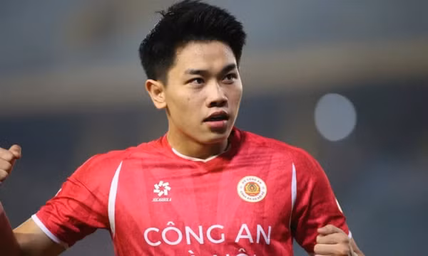 Đình Bắc lập cú đúp giúp Công An Hà Nội chạm 1 tay vào chức vô địch V-League