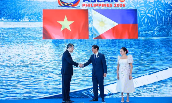 Thủ tướng Lê Minh Hưng bắt đầu các hoạt động tại Hội nghị Cấp cao ASEAN 48