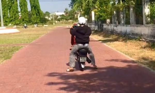 Tịch thu xe, phạt cảnh cáo thanh niên bốc đầu xe, trình diễn trên mạng