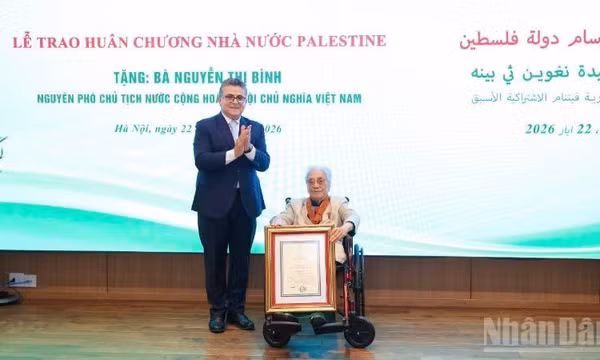 Trao Huân chương “Ngôi sao Công trạng” của Nhà nước Palestine tặng nguyên Phó Chủ tịch nước Nguyễn Thị Bình