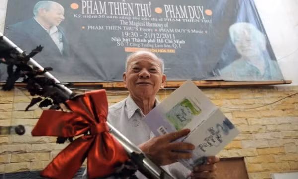 Nhà thơ ‘Ngày xưa Hoàng thị’ Phạm Thiên Thư qua đời