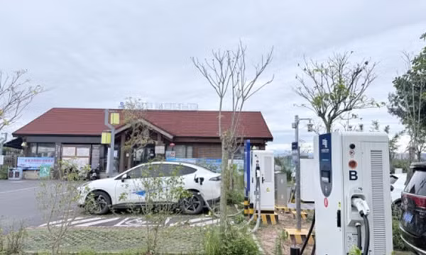 Trạm sạc tại Khu cảnh quan sông biên giới Trung - Việt , Đông Hưng, Trung Quốc chính thức đi vào hoạt động