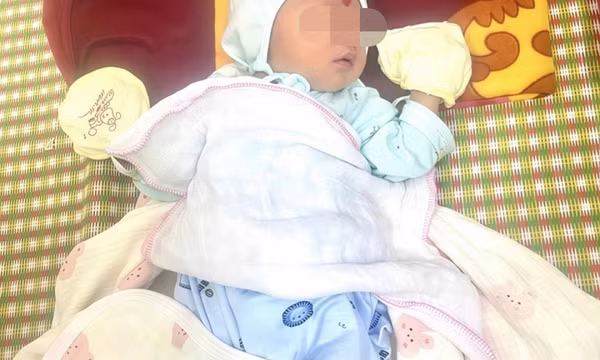 Bé trai sơ sinh bị bỏ trước cổng chùa ở Bắc Ninh, kèm thư nhờ cưu mang