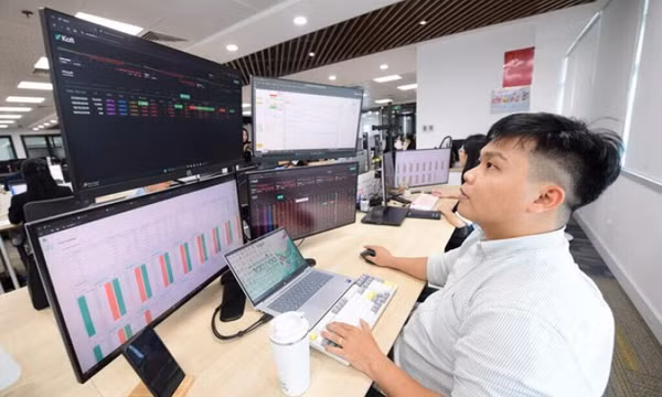 Nhà đầu tư bán tháo ồ ạt, chứng khoán mất gần 95 điểm khi chốt phiên