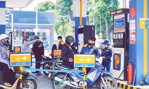 Sẵn sàng cung ứng xăng E10 trên thị trường