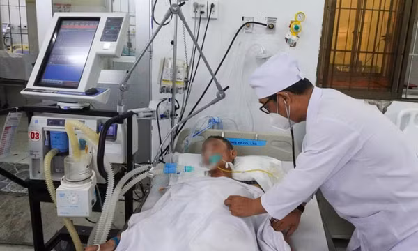 Cà Mau: Nhậu tại nhà, 1 người tử vong, 1 người hôn mê nghi ngộ độc rượu