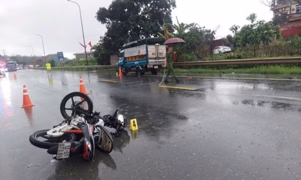 Va chạm với ôtô tải trên Quốc lộ 1, người đi xe máy tử vong