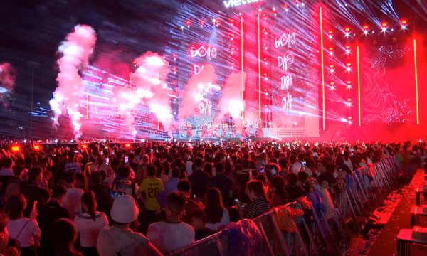 Hàng vạn khán giả hòa nhịp tại đại nhạc hội Y-Fest “Hòa nhịp thấu cảm”