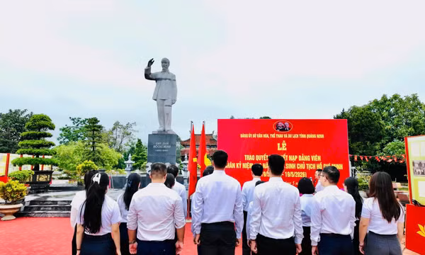  Đảng ủy Sở Văn hóa, Thể thao và Du lịch: Lễ trao quyết định kết nạp Đảng viên