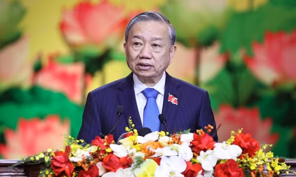 Ánh sáng Hồ Chí Minh soi đường cho chúng ta đi